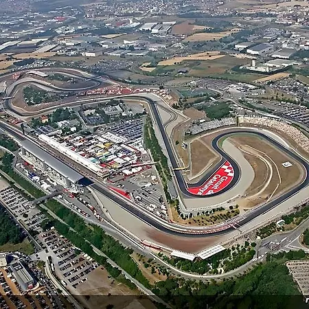 Piso Exterior Completo A 20' De Barcelona. *